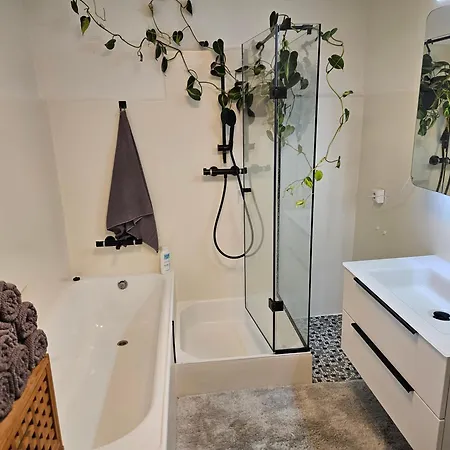 Premium Mit Privatem Whirlpool, Sauna, Garten *