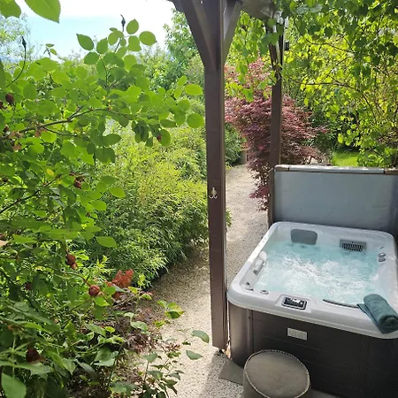 Premium Mit Privatem Whirlpool, Sauna, Garten