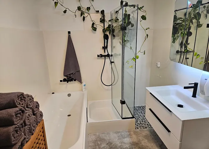 Premium Mit Privatem Whirlpool, Sauna, Garten *